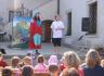 Vlaďka Králová a Simona Vlasáková přivítaly děti i jejich rodiče na oslavách Dne dětí. (1. 6. 2007)